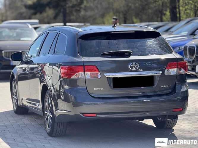 toyota Avensis 2012