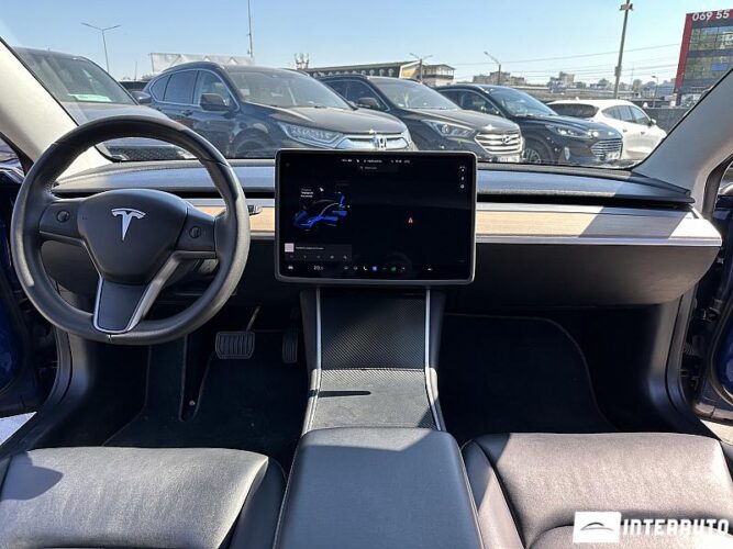 tesla Model 3 2020