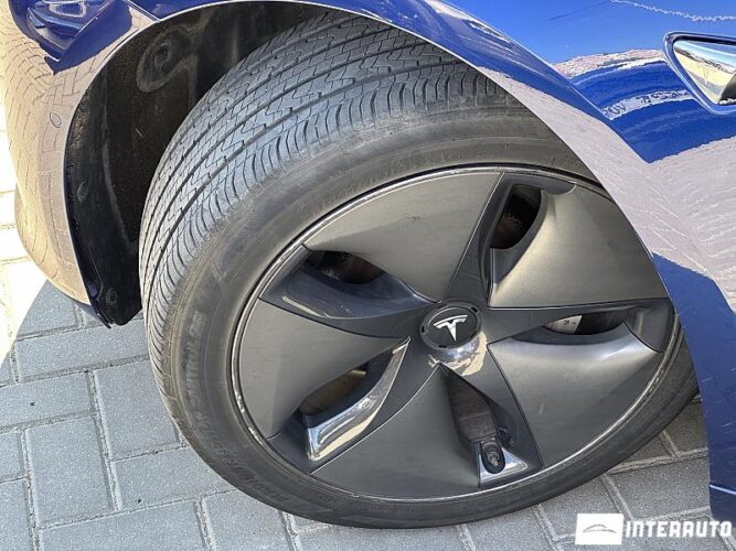 tesla Model 3 2020