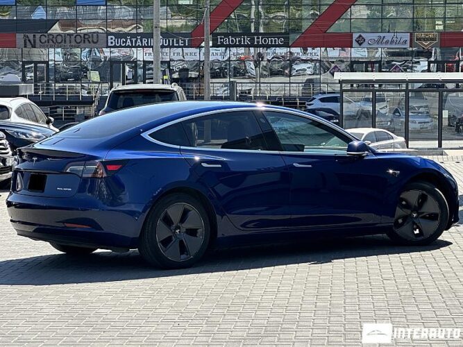 tesla Model 3 2020