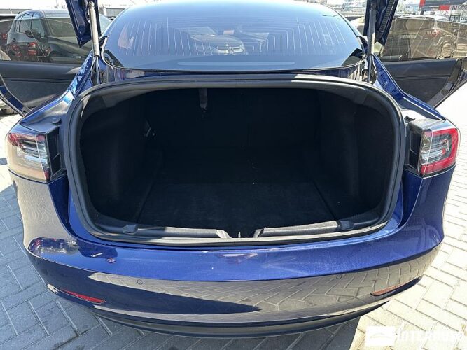 tesla Model 3 2020
