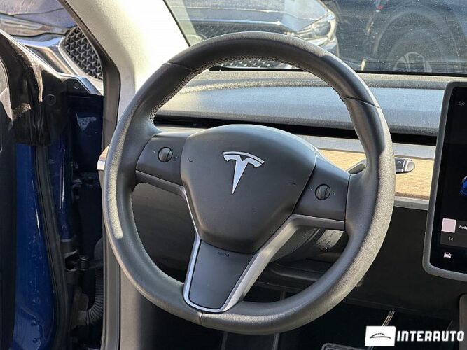 tesla Model 3 2020