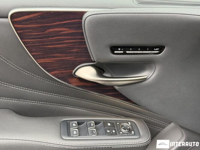 lexus LS 500h 2019