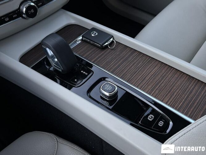 volvo XC 60 2022