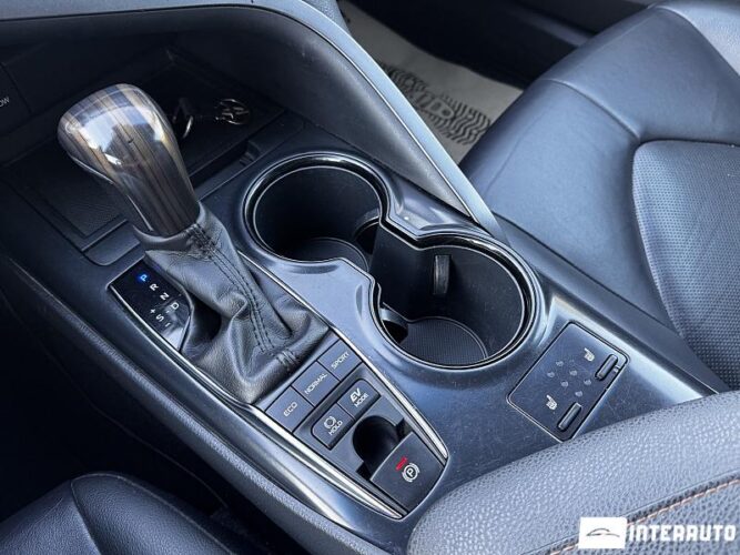 toyota Camry 2020