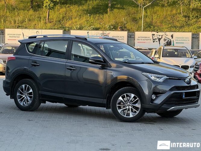 Toyota Rav-4 2017 doar la InterAuto