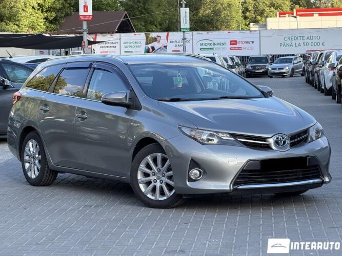 Toyota Auris 2014 doar la InterAuto
