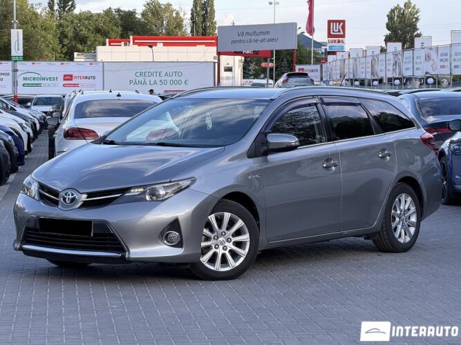 Toyota Auris 2014 doar la InterAuto