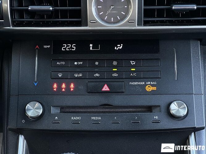 lexus IS 300h 2015