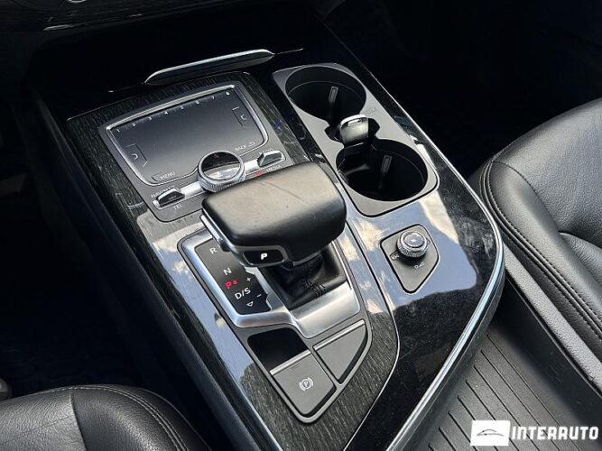 Audi Q7 51 audi Q7 2017