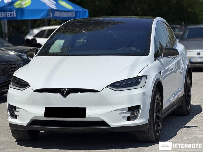 Tesla Model X 2016 doar la InterAuto