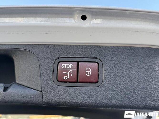 Mercedes GLC 350e 58 mercedes GLC 350e 2019