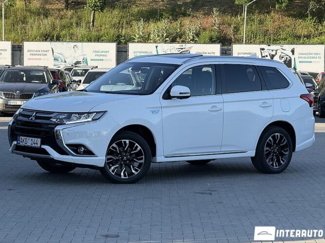 Mitsubishi Outlander 2015 doar la InterAuto