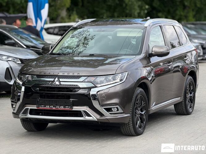 Mitsubishi Outlander 2019 doar la InterAuto
