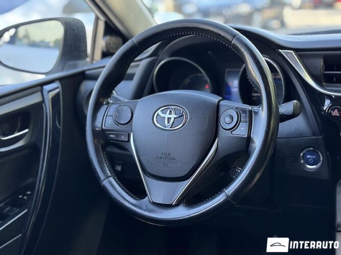 toyota Auris 2015