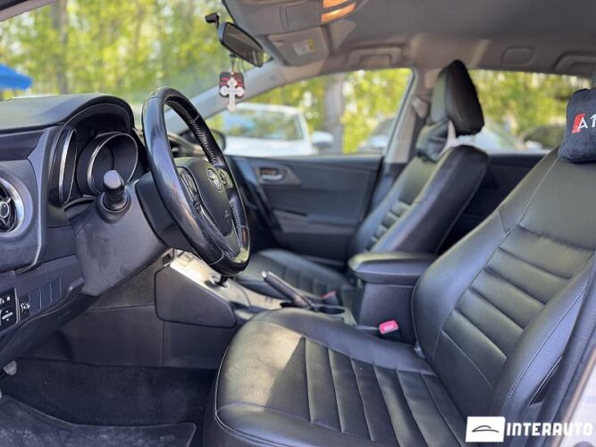 toyota Auris 2015