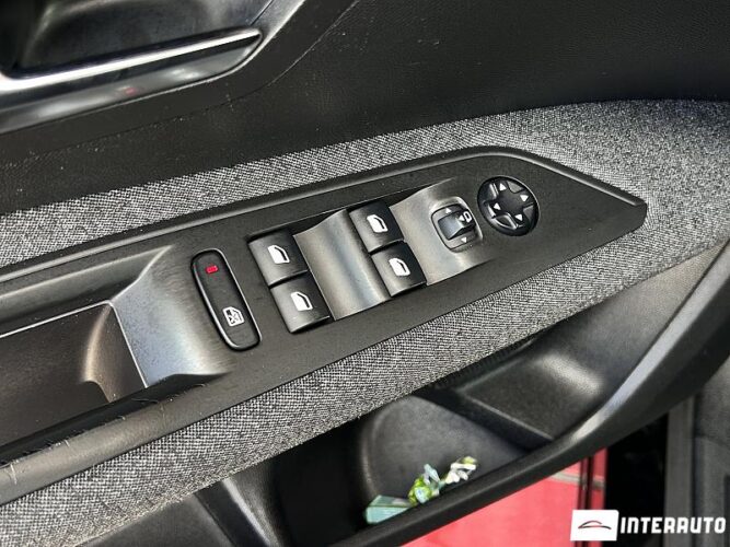 Peugeot 3008 33 peugeot 3008 2018