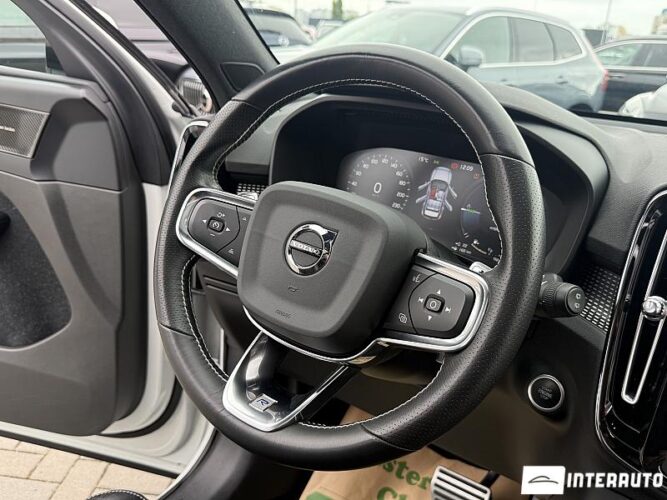 volvo XC 40 2020