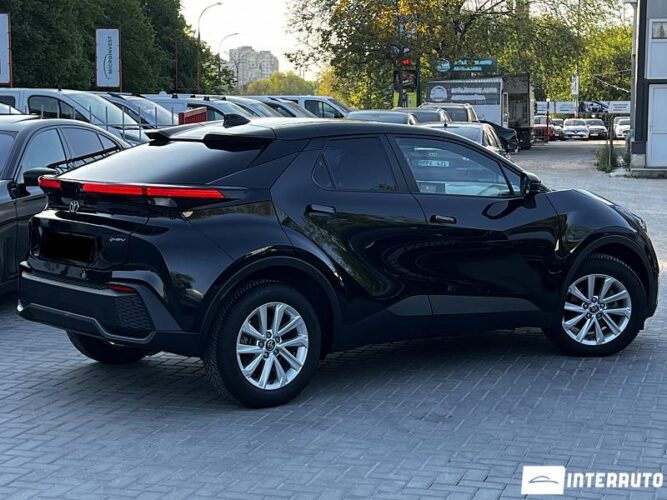 Toyota C-HR 34 toyota C-HR 2024