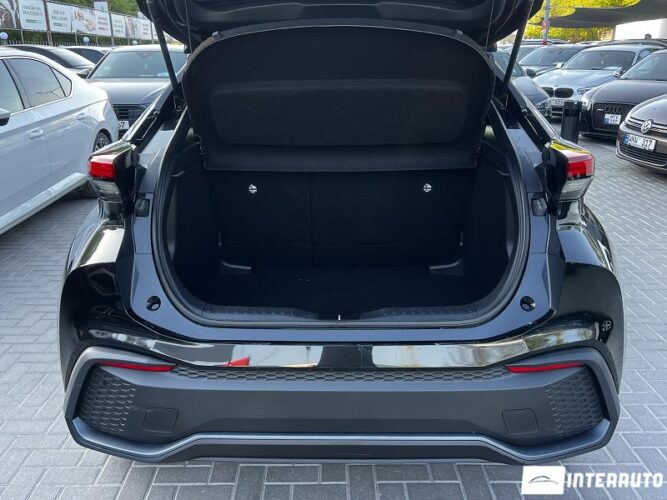 Toyota C-HR 47 toyota C-HR 2024