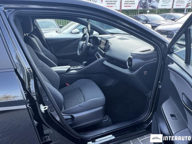Toyota C-HR 37 toyota C-HR 2024