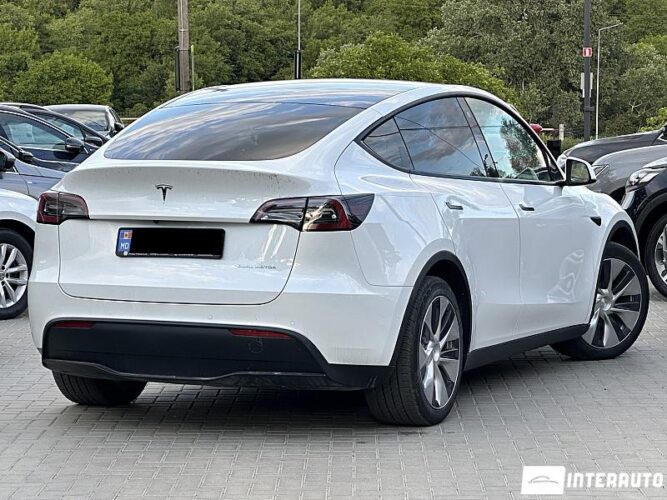 tesla Model Y 2021