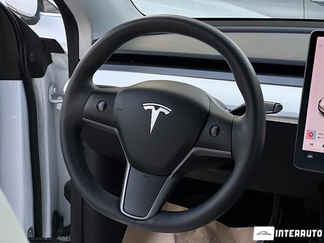 tesla Model Y 2021