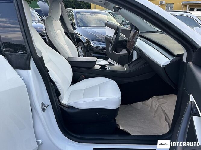 tesla Model Y 2021