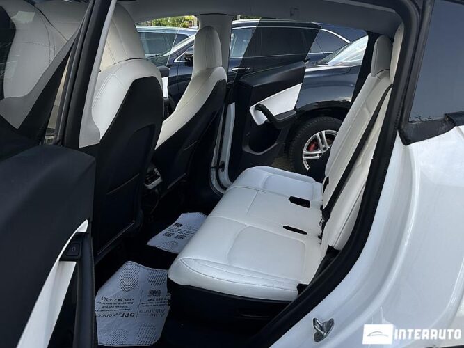 tesla Model Y 2021