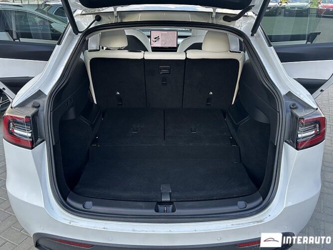 tesla Model Y 2021