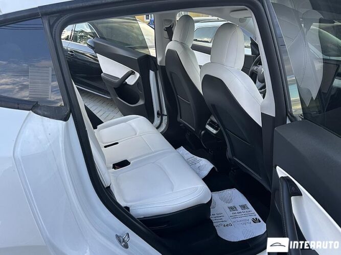tesla Model Y 2021