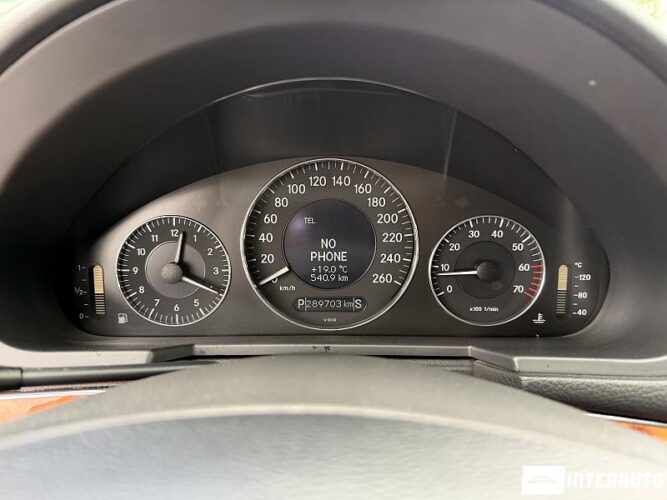 Mercedes E 200 37 mercedes E 200 2003