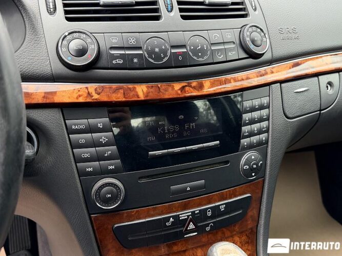 Mercedes E 200 39 mercedes E 200 2003
