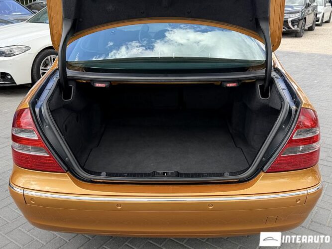 Mercedes E 200 44 mercedes E 200 2003