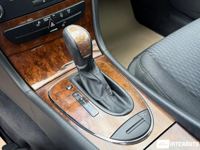 Mercedes E 200 40 mercedes E 200 2003