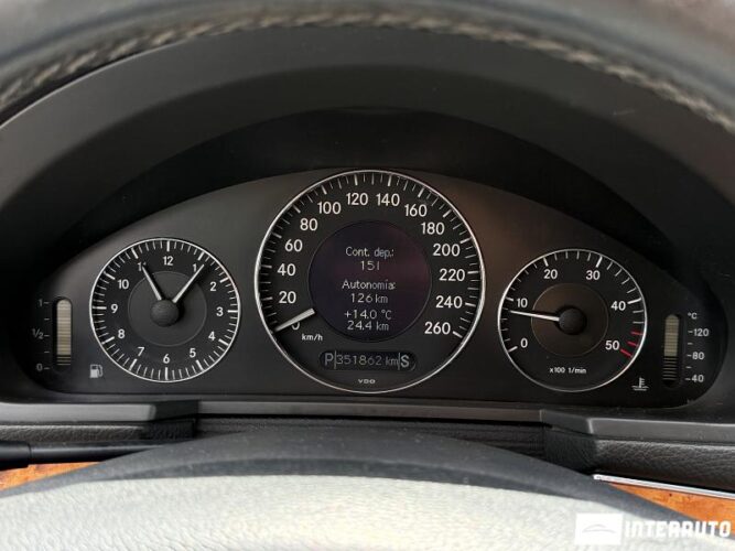 Mercedes E 270 38 mercedes E 270 2003