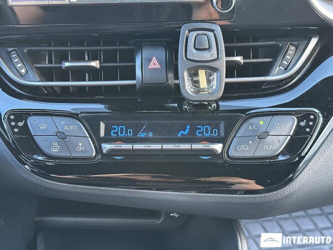 Toyota C-HR 40 toyota C-HR 2020