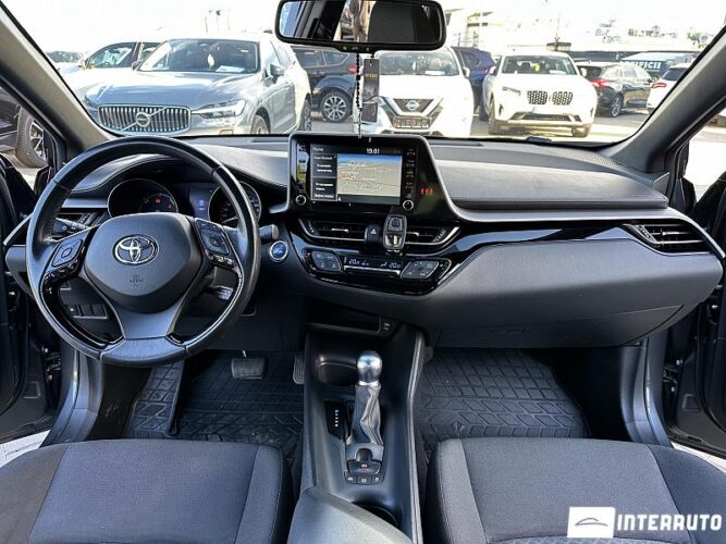 Toyota C-HR 36 toyota C-HR 2020