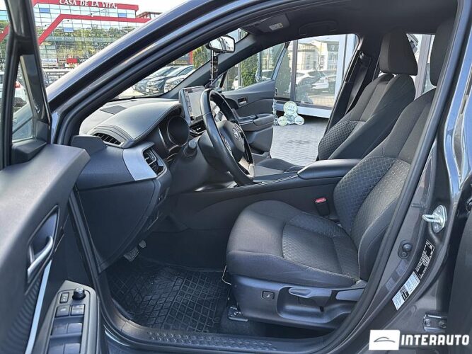 Toyota C-HR 35 toyota C-HR 2020