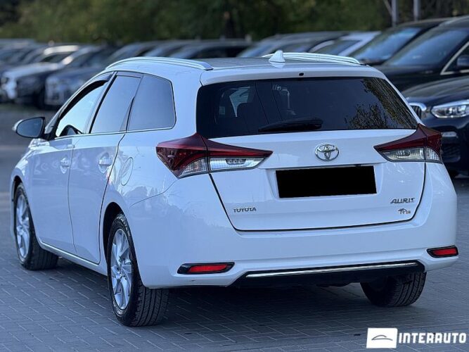 toyota Auris 2015