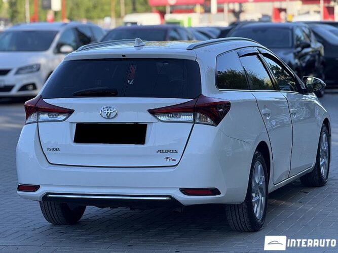 toyota Auris 2015