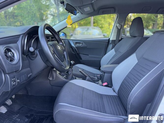 toyota Auris 2015