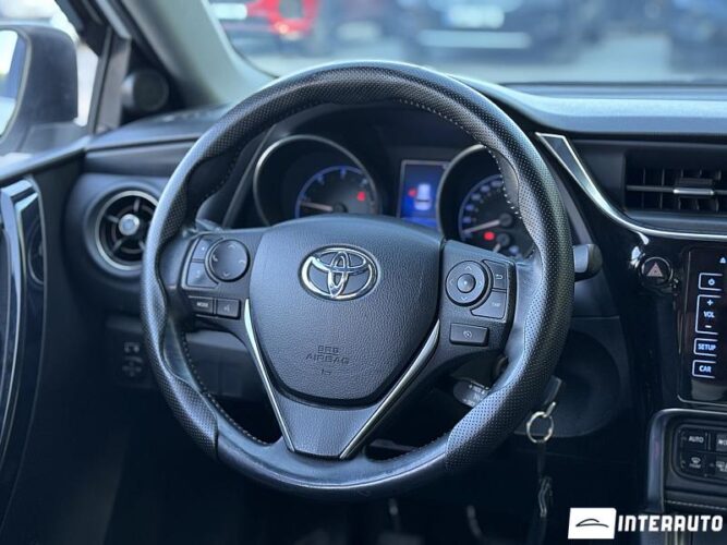 toyota Auris 2015