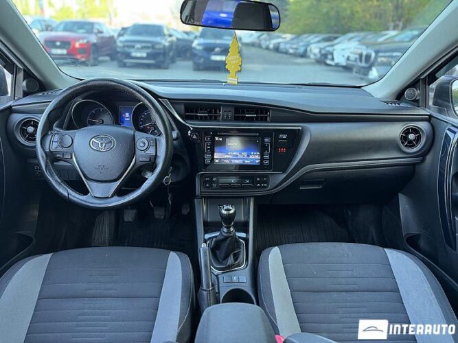 toyota Auris 2015