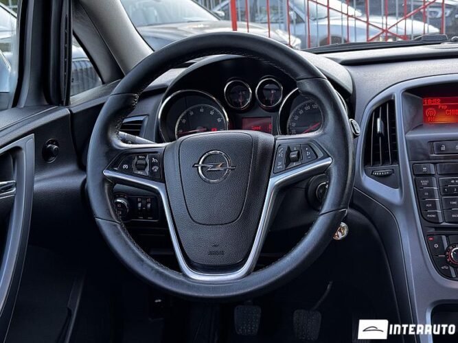 opel Astra 2012