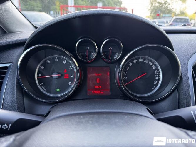 opel Astra 2012