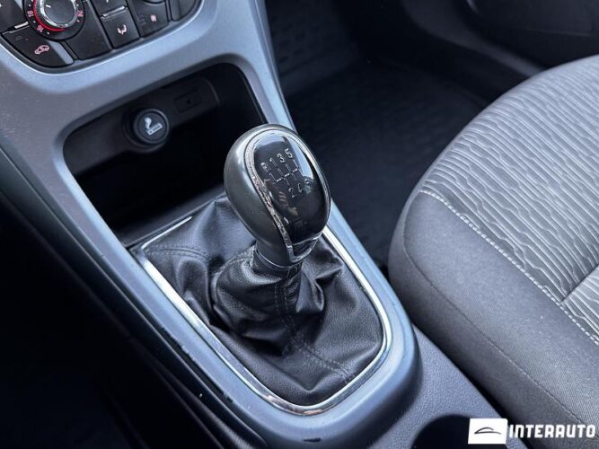 opel Astra 2012