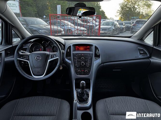 opel Astra 2012