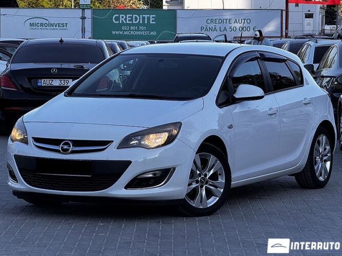 Opel Astra 2012 doar la InterAuto