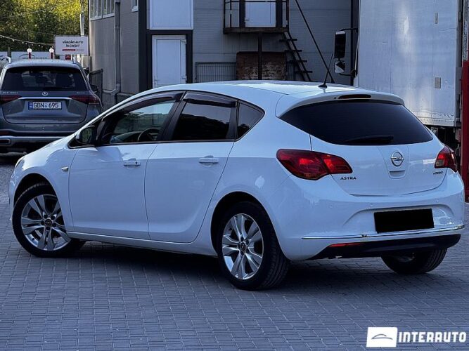 opel Astra 2012
